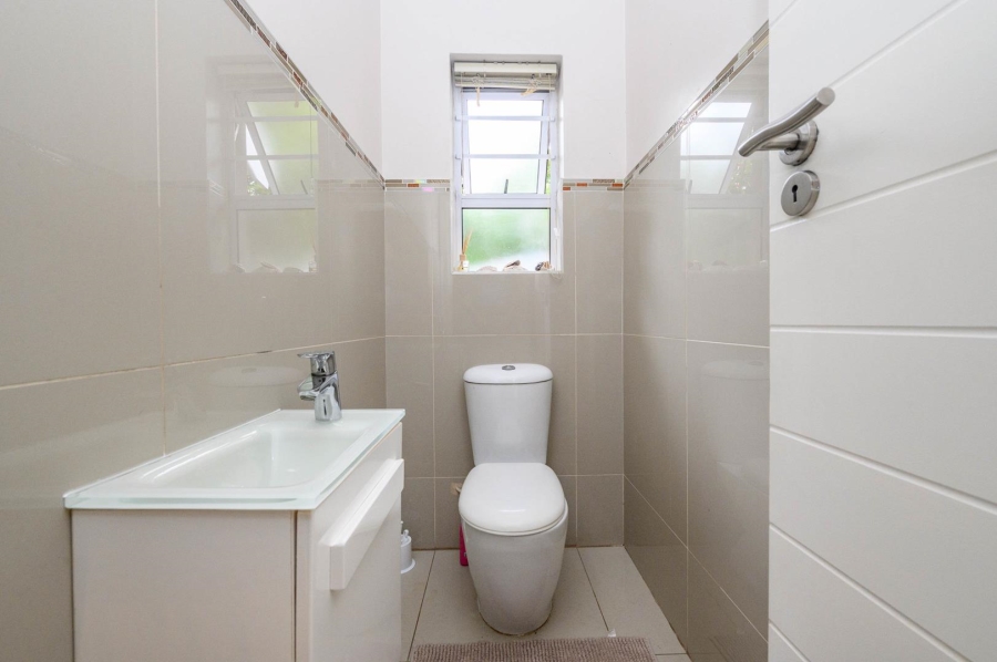 To Let 4 Bedroom Property for Rent in Humewood Eastern Cape